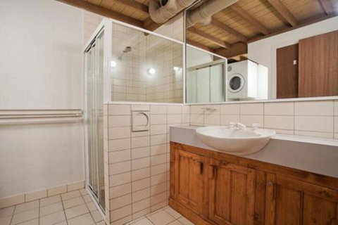 Gundy Lodge - Tourism Adelaide 4