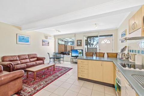 Black Dolphin Waterfront Apartment - Tourism Adelaide 1