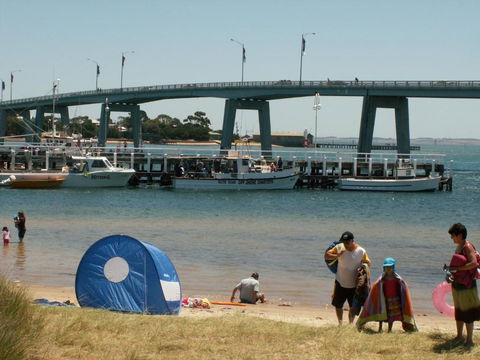 Black Dolphin Waterfront Apartment - Tourism Adelaide 2