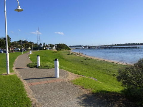 Black Dolphin Waterfront Apartment - Tourism Adelaide 6