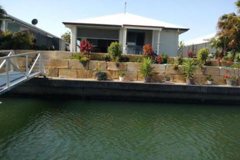 M & Ts Waterfront Bed & Breakfast - Tourism Adelaide 0