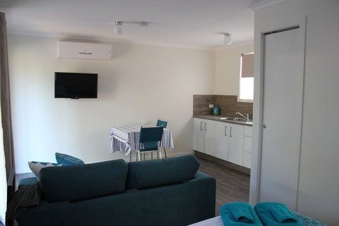 Silver Wattle Caravan Park - Tourism Adelaide 2