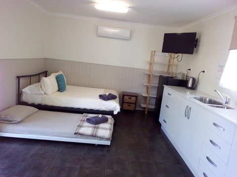 Silver Wattle Caravan Park - Tourism Adelaide 3