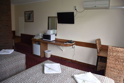 Valley Views Motel & Chalets - Tourism Adelaide 4