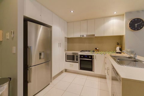 A Deluxe Swim Up Drift Apartments South - Tourism Adelaide 3