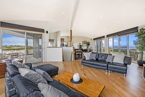 HEARNS BEACH HOUSE - Tourism Adelaide 1