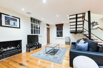 HELENA, 2BDR Fitzroy House - Tourism Adelaide 2