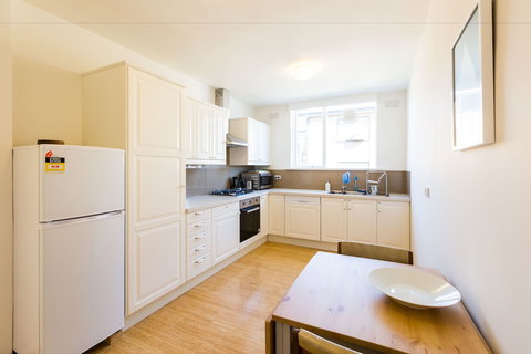 ROSIE, 2BDR St.Kilda Apartment - Tourism Adelaide 1