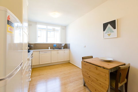 ROSIE, 2BDR St.Kilda Apartment - Tourism Adelaide 2