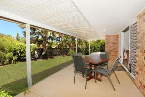 2 Eastern Court Mount Coolum 400 DOLLAR BOND Pet Friendly LINEN INCLUDED - Tourism Adelaide 3