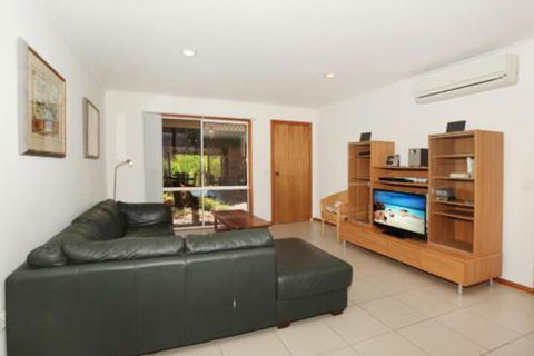 2 Eastern Court Mount Coolum 400 DOLLAR BOND Pet Friendly LINEN INCLUDED - Tourism Adelaide 1
