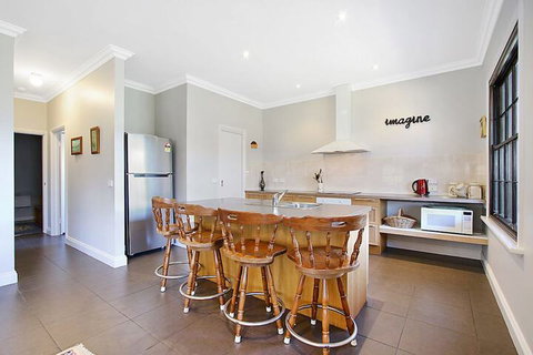 River Verse - On The Ovens - Tourism Adelaide 4