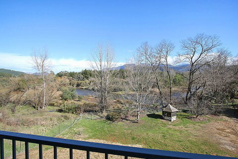 River Verse - On The Ovens - Tourism Adelaide 1