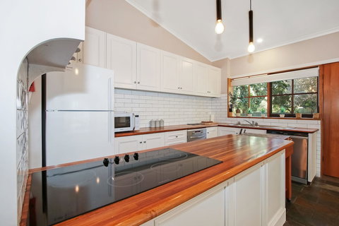 Porepunkah Elms - Tourism Adelaide 2