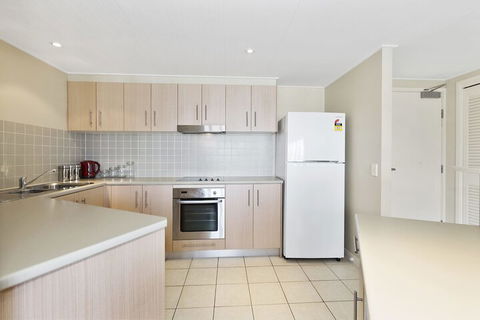 RESORT On The BEACH 4302 - Tourism Adelaide 3