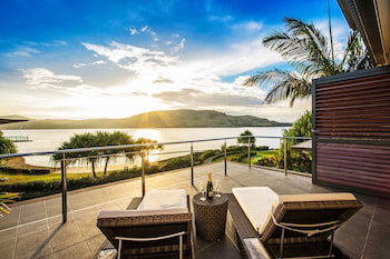 6 Yacht Club Oceanfront House On Marina Â Deluxe 4 Bedroom With 2 Golf Buggies - Tourism Adelaide 1