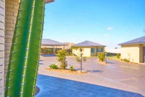 Hunter Oasis - Tourism Adelaide 0