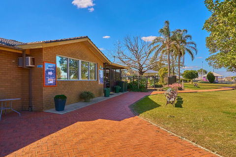 Hunter Oasis - Tourism Adelaide 3