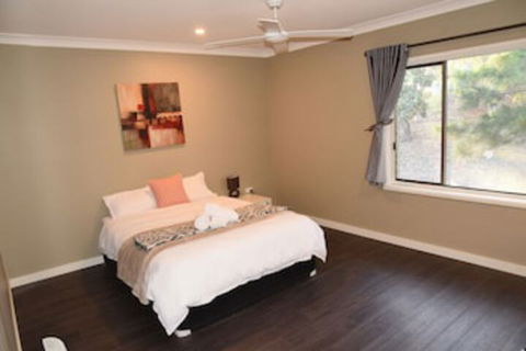 Warrawong Holiday Big Home - Tourism Adelaide 0