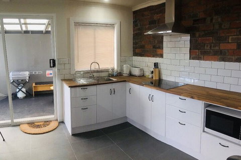 3ree Spacious & Charming Apartment - Tourism Adelaide 6