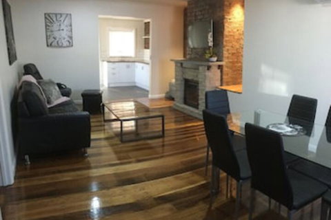 3ree Spacious & Charming Apartment - Tourism Adelaide 0
