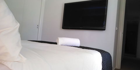 Lakeside Retreat & Business - Tourism Adelaide 5