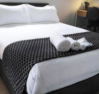 Lakeside Retreat  Business - Tourism Adelaide