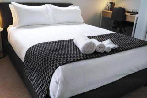 Lakeside Retreat & Business - Tourism Adelaide 0