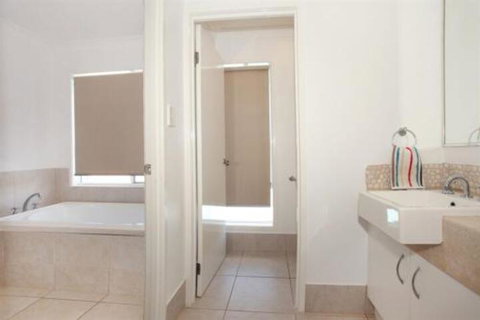 3 Bauhinia Crescent Marcoola PET FRIENDLY LINEN SUPPLIED 500 BOND - Tourism Adelaide 6