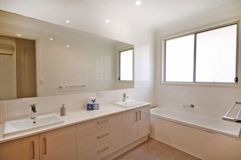 59 Banksia Avenue Coolum Beach Pet Friendly Linen Included 500 BOND - Tourism Adelaide 2