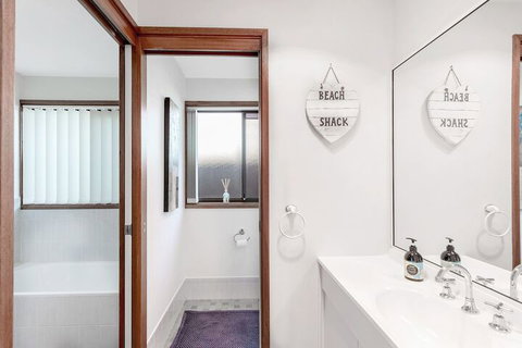 Campbell Avenue 28 - Tourism Adelaide 2