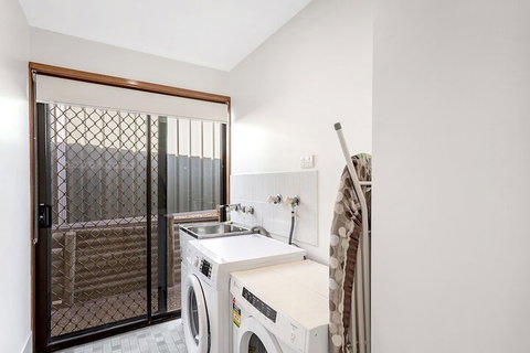 Campbell Avenue 28 - Tourism Adelaide 7