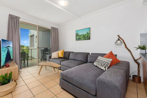BEACH BLISS LUXURIOUS APARTMENT With POOL - Tourism Adelaide 3