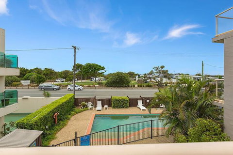 BEACH BLISS LUXURIOUS APARTMENT With POOL - Tourism Adelaide 1