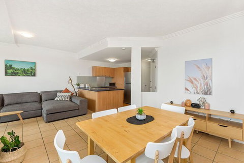 BEACH BLISS LUXURIOUS APARTMENT With POOL - Tourism Adelaide 4
