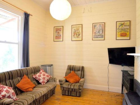 MY Fair Lady External Bathroom PET Friendly - Tourism Adelaide 2