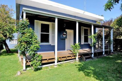 MY Fair Lady External Bathroom PET Friendly - Tourism Adelaide 0