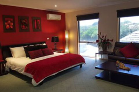 Venus Escapes Guesthouse - Tourism Adelaide 0