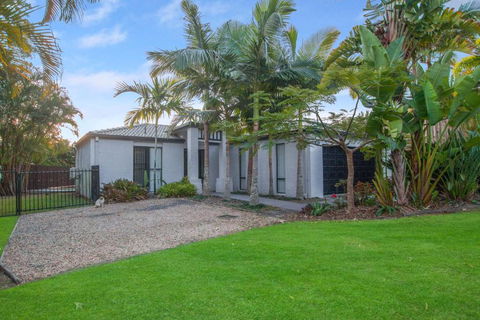Relax At Coolum - Tourism Adelaide 5