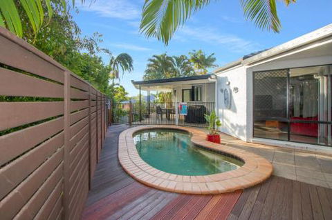 Relax At Coolum - Tourism Adelaide 4