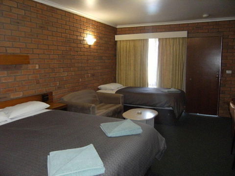 Regency Court Motel - Tourism Adelaide 4
