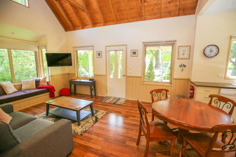 Alpine Arnica Cottage 1 - Tourism Adelaide 3