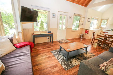 Alpine Arnica Cottage 1 - Tourism Adelaide 5