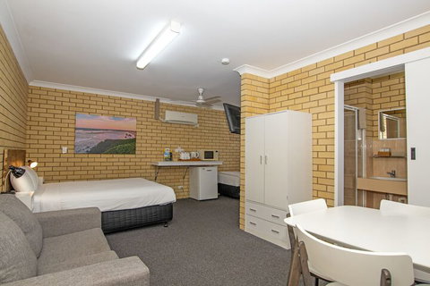Coast Inn Motel - Tourism Adelaide 7