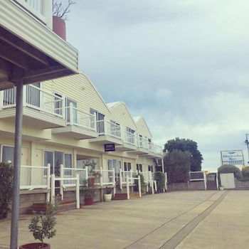 A Great Ocean View Motel - Tourism Adelaide 0