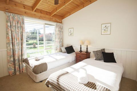 Beechworth Cedar Cottages - Tourism Adelaide 4