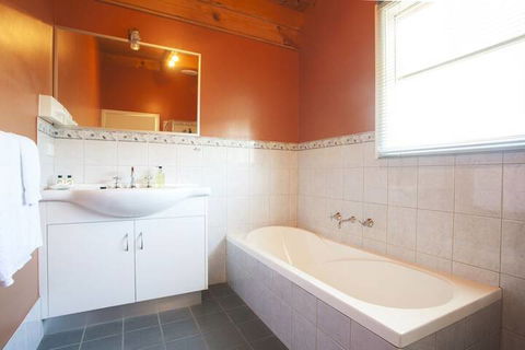 Beechworth Cedar Cottages - Tourism Adelaide 5