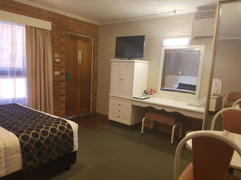 Cousins Motor Inn - Tourism Adelaide 4