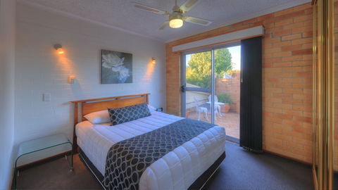 Cousins Motor Inn - Tourism Adelaide 1