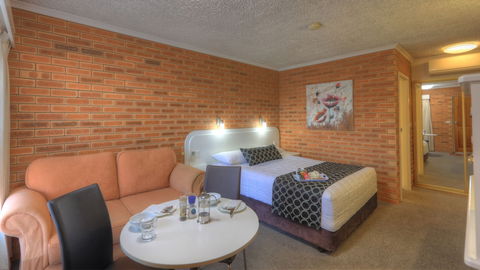 Cousins Motor Inn - Tourism Adelaide 6